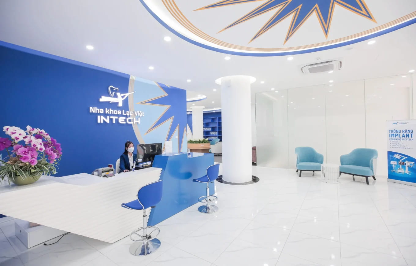 Hình: nha khoa Lạc Việt Intech trồng răng implant